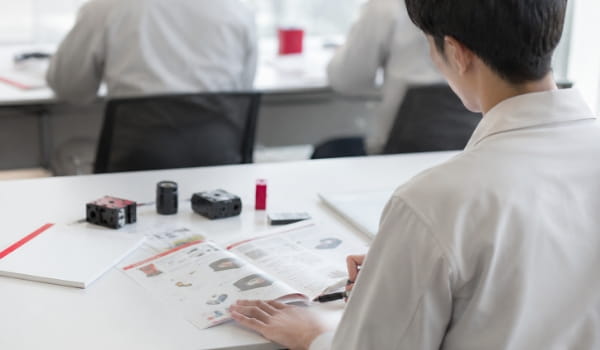 新入社員研修を受ける社員の様子